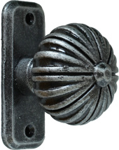 Grande Forge SEP8P poortknop vast met montagePLaat, gepatineerd 